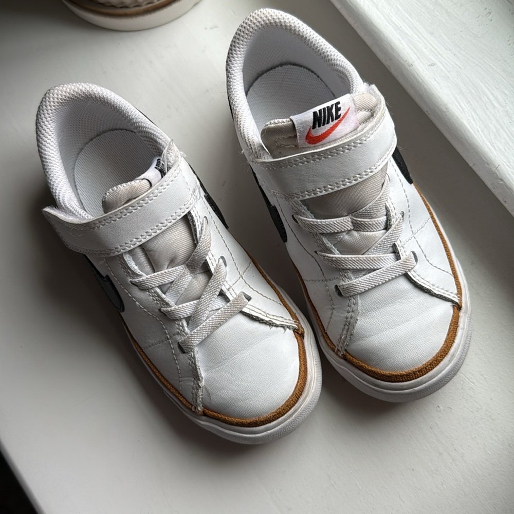 Nike court shoe toddler size 10 like new - Picture 2 of 4